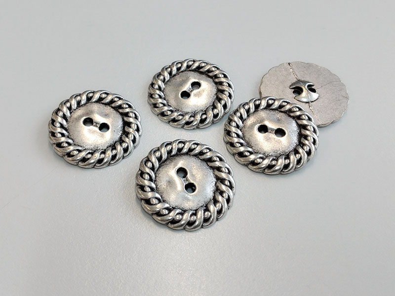 www.knopfparadies.de - 6096as - Altsilberfarbene Metallknöpfe mit zwei Löchern
