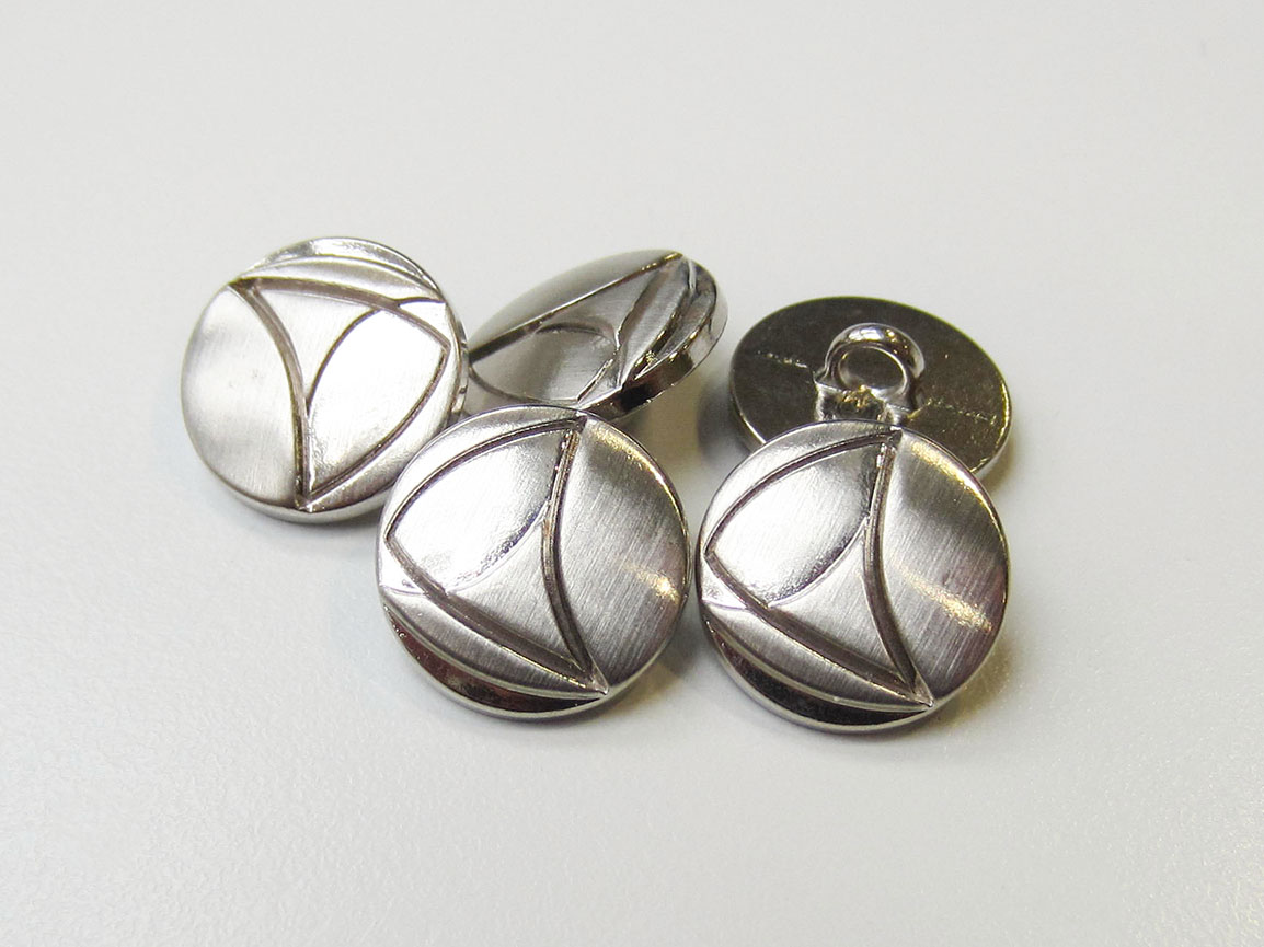 Kleiner silberfarb. Metall Knopf m. abstraktem Muster