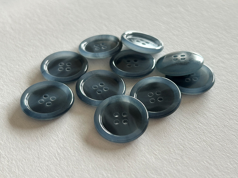 www.knopfparadies.de - 6957bl - Farbschön melierte blau-graue klassische Knöpfe