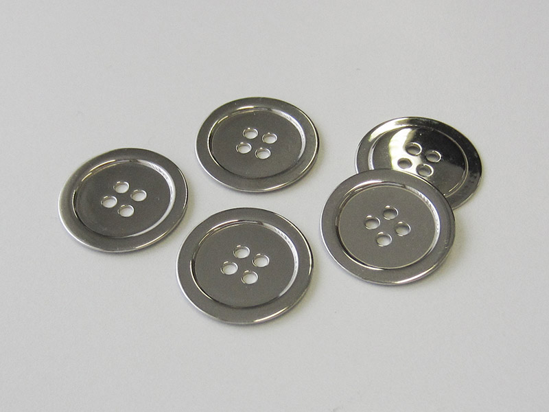 www.knopfparadies.de - 2697sg - Glänzend silberfarbene Metallknöpfe mit vier Löchern