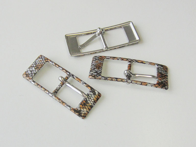 www.Knopfparadies.de - 3589sc - Aufregende glitzernde Metallgürtelschnalle mit Schlangenhautmuster
