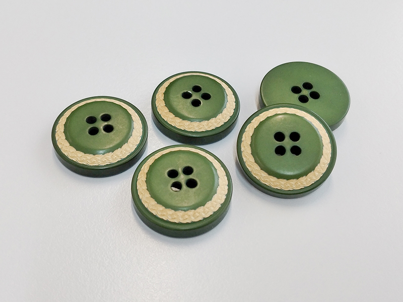 www.knopfparadies.de - 5094gn - Gedeckt grüne Kunststoffknöpfe mit vier Löchern - B-WARE!