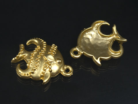 Bezaubernder Metallanhänger Fisch mit einer Öse