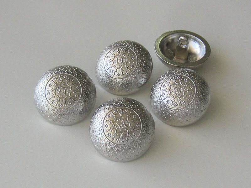 www.knopfparadies.de - 1546si - Nostalgische silberne halbkugelförmige Metallknöpfe mit filigranen Ornament Muster
