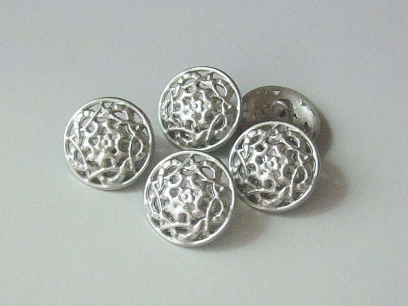 www.knopfparadies.de - 3180si - Silberfarbene Metallknöpfe mit Durchbruchmuster