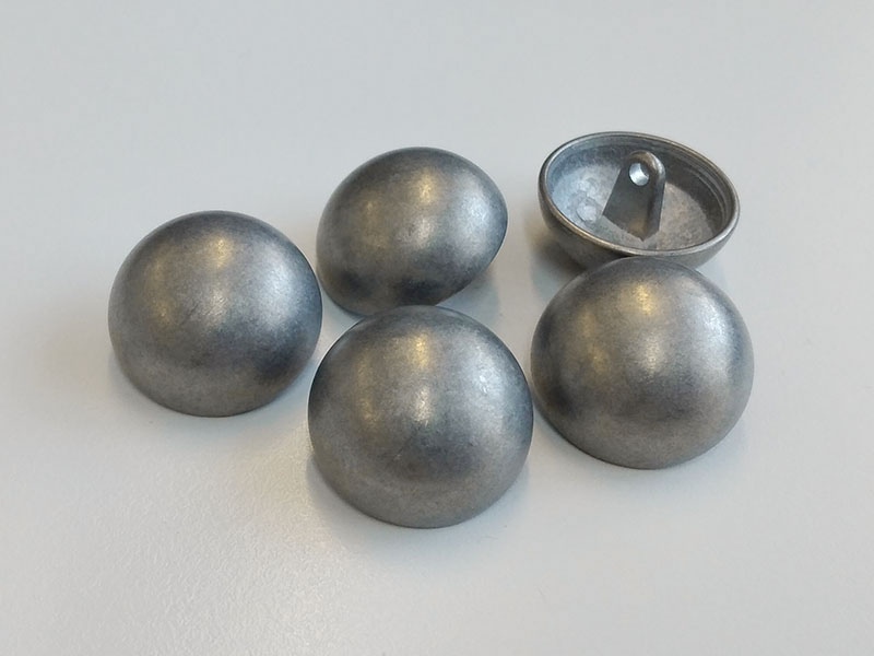 www.knopfparadies.de - 6088as - Altsilberfarbene Metallknöpfe mit starker Wölbung