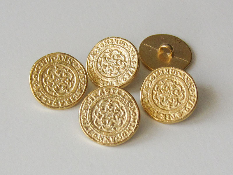 www.Knopfparadies.de - 0321go - Älter wirkende goldene Ösen Metallknöpfe mit Stern Motiv und Inschrift