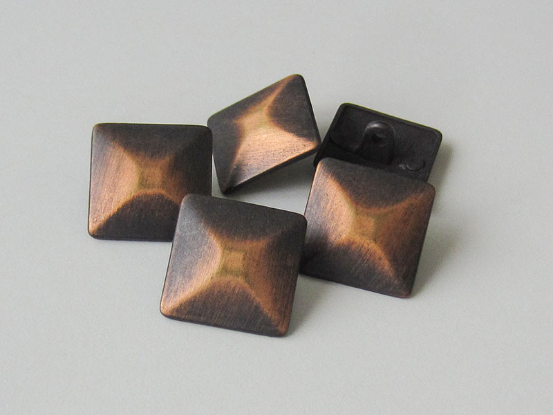 Interessanter quadratischer Knopf