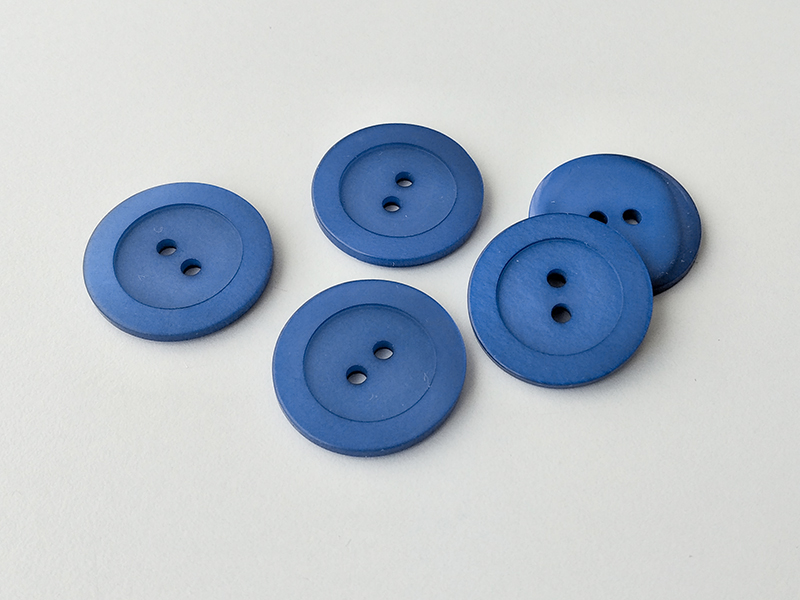 www.knopfparadies.de - 2912db - Blaue Mantelknöpfe aus Kunststoff, mit zwei Löchern