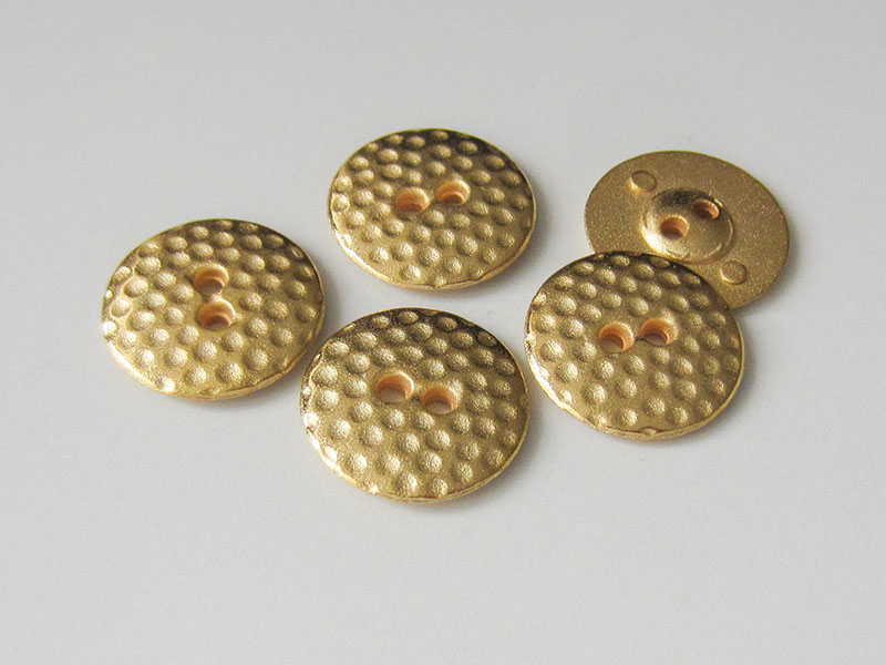 www.Knopfparadies.de - 4143go - Pfiffige silberne Metallknöpfe mit Punkten