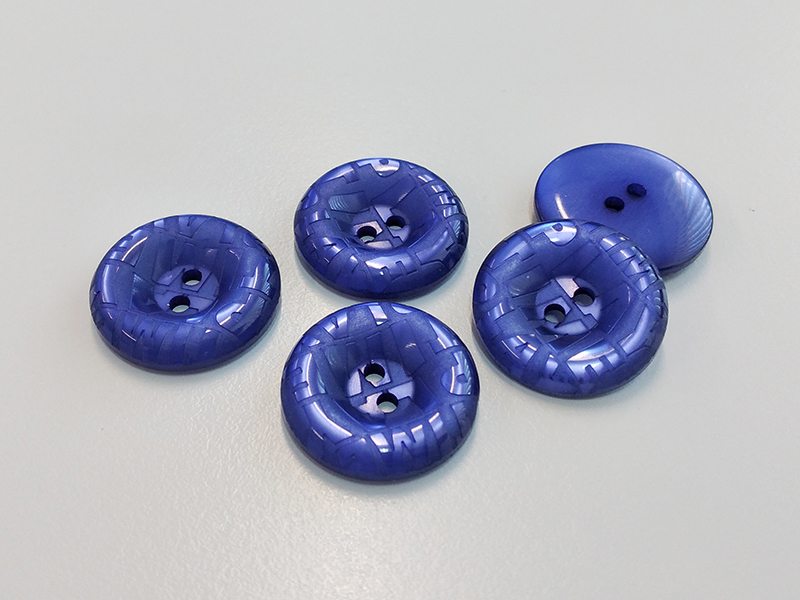 www.knopfparadies.de - 2120db - Dunkelblaue Kunststoffknöpfe mit zwei Löchern