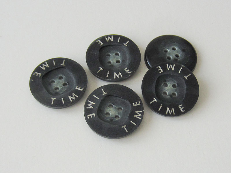 www.Knopfparadies.de - 2661bl - Moderne blaue Kunststoffknöpfe mit weißem Schriftzug "TIME"