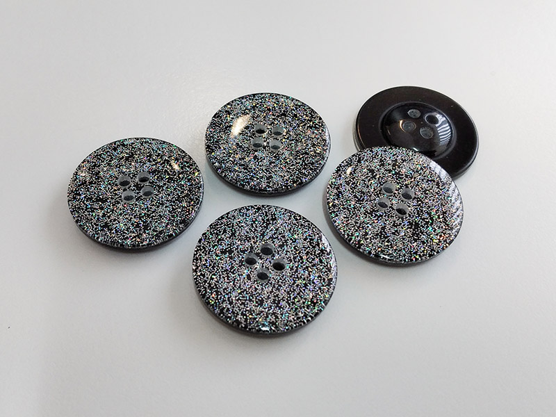 www.knopfparadies.de - 4493dg - Dunkel glitzernde Kunststoffknöpfe mit vier Löchern