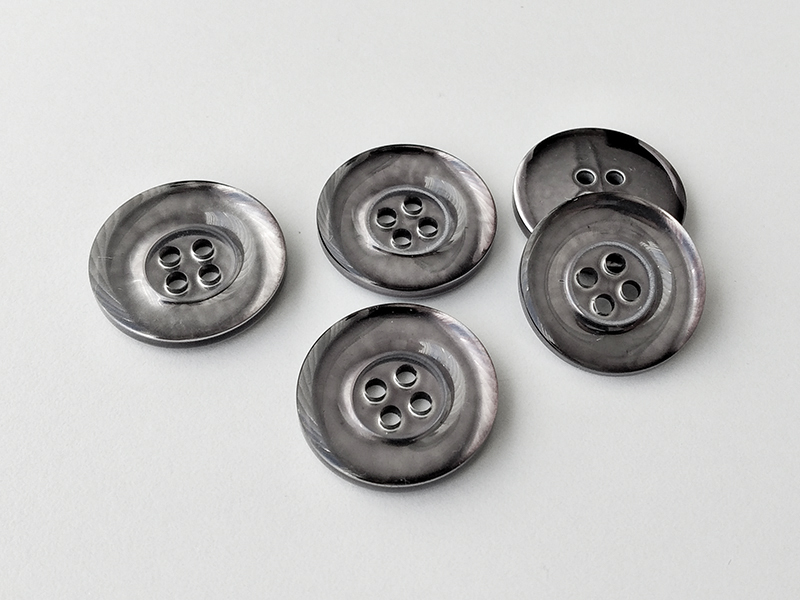 www.knopfparadies.de - 2362tg - Chromfarbene Kunststoffknöpfe mit vier Löchern - B-Ware!
