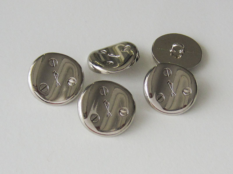 www.Knopfparadies.de - 3947sg - Moderne glänzend silberne Metallknöpfe mit gekreuzten Golfschlägern und Schlitzschrauben