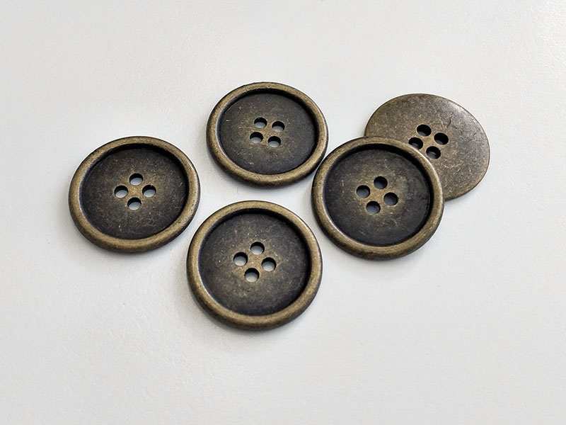 www.knopfparadies.de - 6498am - Große, schwere Mantelknöpfe aus Metall in Vintage-Look