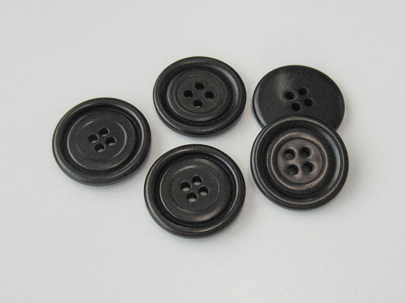 www.knopfparadies.de - 5932sc - Schwarze Steinnussknöpfe mit ausgeprägtem Rand