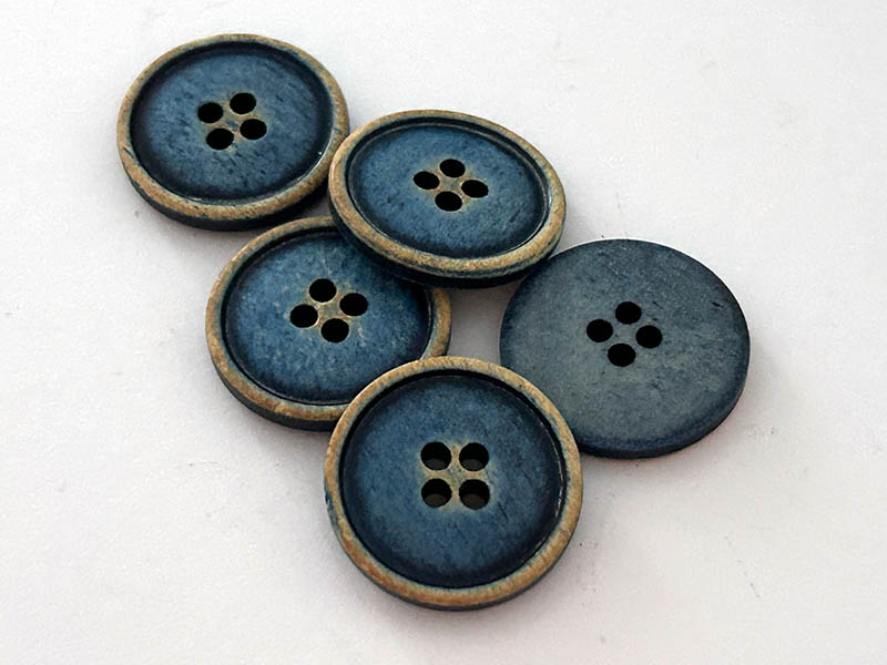 Vintage Beinknöpfe in Blau mit rustikalem Rand