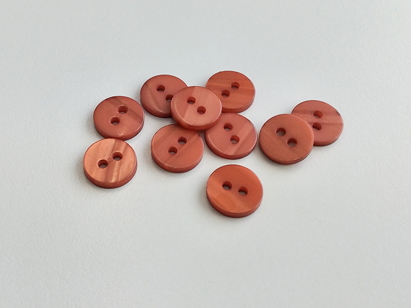 www.knopfparadies.de - 4219br - Terracottafarben schimmernde Blusenknöpfe aus Kunststoff