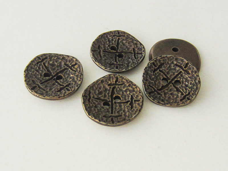 www.Knoppfaradies.de - 3941me - Altsilberfarbenen Metallknöpfe mit Kreuz wie aus dem Mittelalter