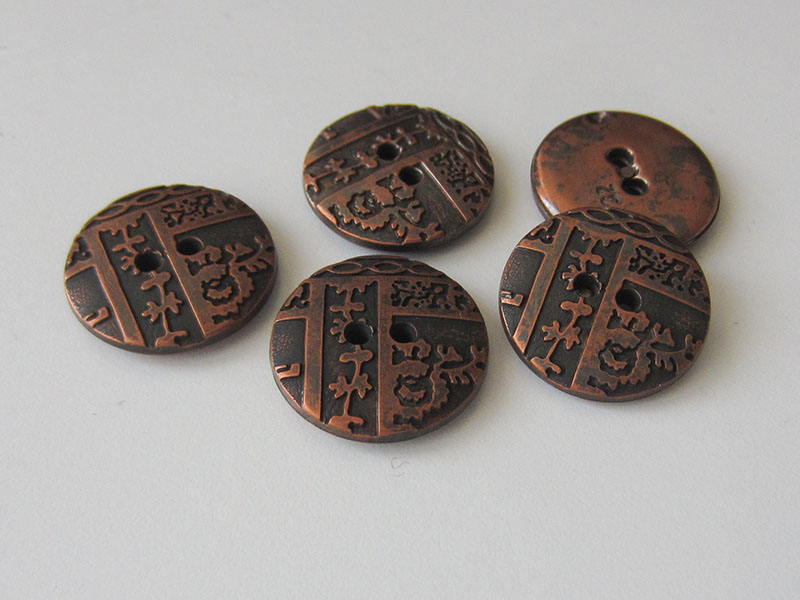 www.Knopfparadies.de - 5172ak - Kupferfarbene Zweiloch Kunststoffknöpfe mit Ornament Muster