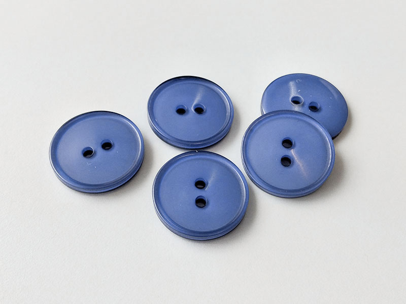 www.knopfparadies.de - 5191bl - Blaue Zweilochknöpfe aus Kunststoff