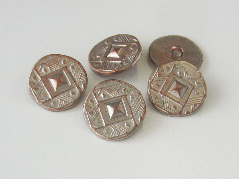 www.Knopfparadies.de - 1571ks - Versilbert kupferfarbene Metallknöpfe imit Ethno Muster