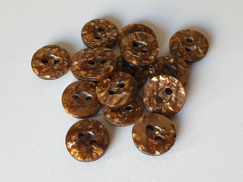 Attraktive, gold und braun gesprenkelte 2-Loch - Kunststoff Blusenknöpfe
