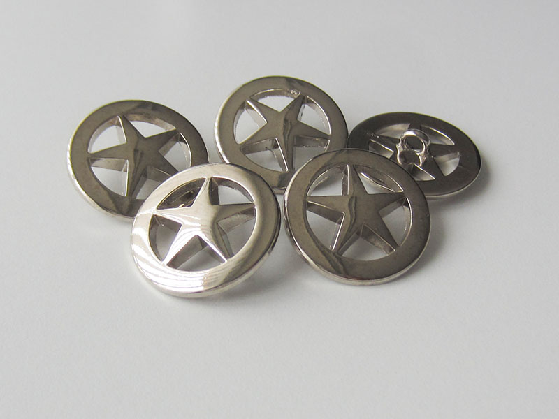 Tolle Metallknöpfe mit Stern als Motiv / Durchbruchmuster. Ideale Jeansknöpfe.