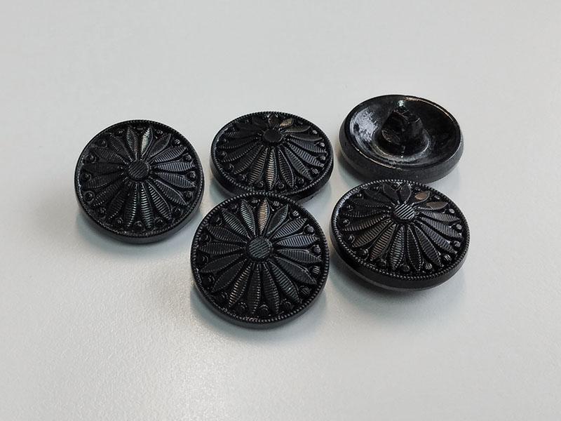 www.knopfparadies.de - 6635gl - Schwarze, filigran gemusterte Glasknöpfe