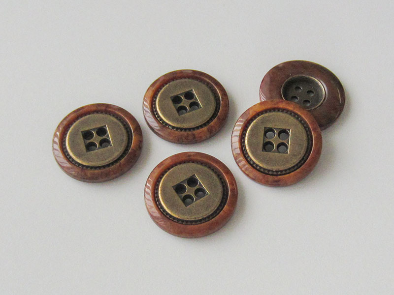 www.Knopfparadies.de - 3624br - Markante Metall-Kunststoffknöpfe in Braun & Messing