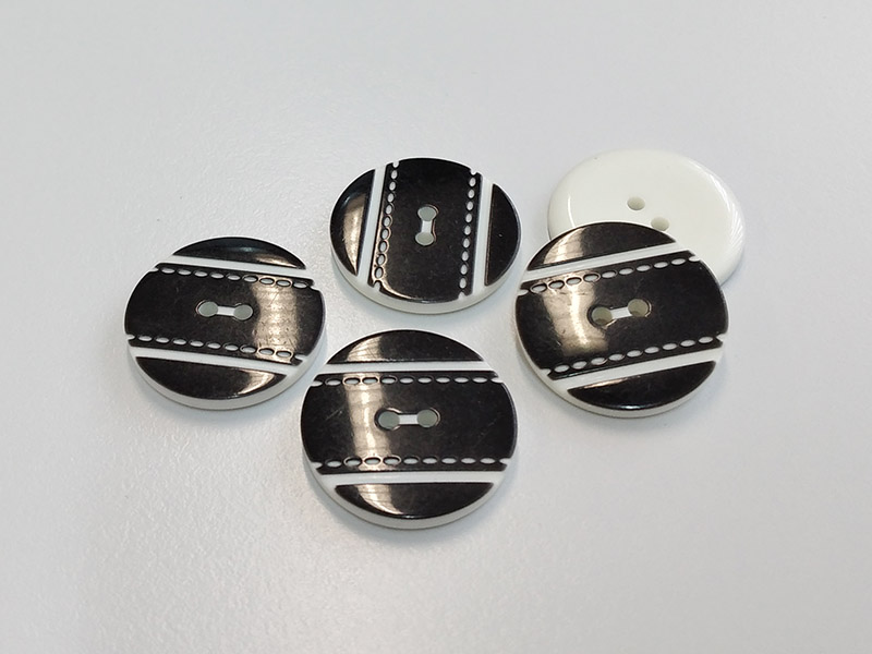 www.knopfparadies.de - 4552sc - Günstige, schwarz-weiße Kunststoffknöpfe - B-WARE!