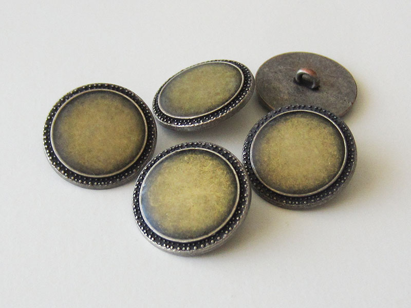 www.Knopfparadies.de - 1569sh - Günstigere altsilberfarbene Metallknöpfe mit milchigem Überzug