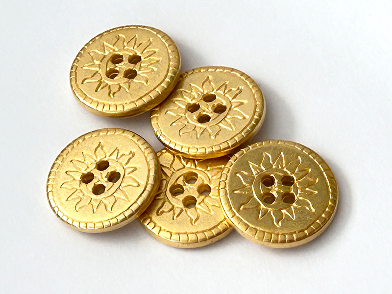 Wendbarer Metallknopf in mattem Gold