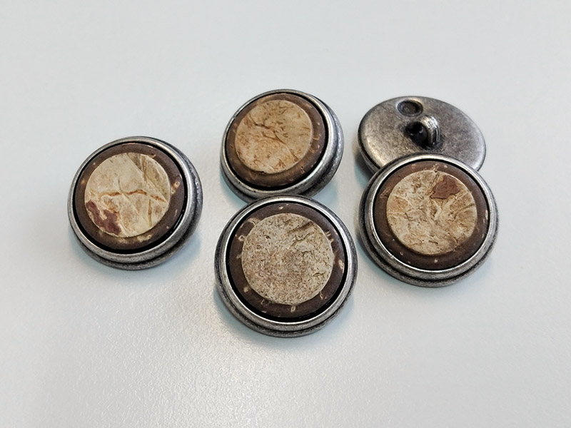 Rustikale Trachtenknöpfe mit Kokos-Mitte und altsilberfarbenem Rahmen