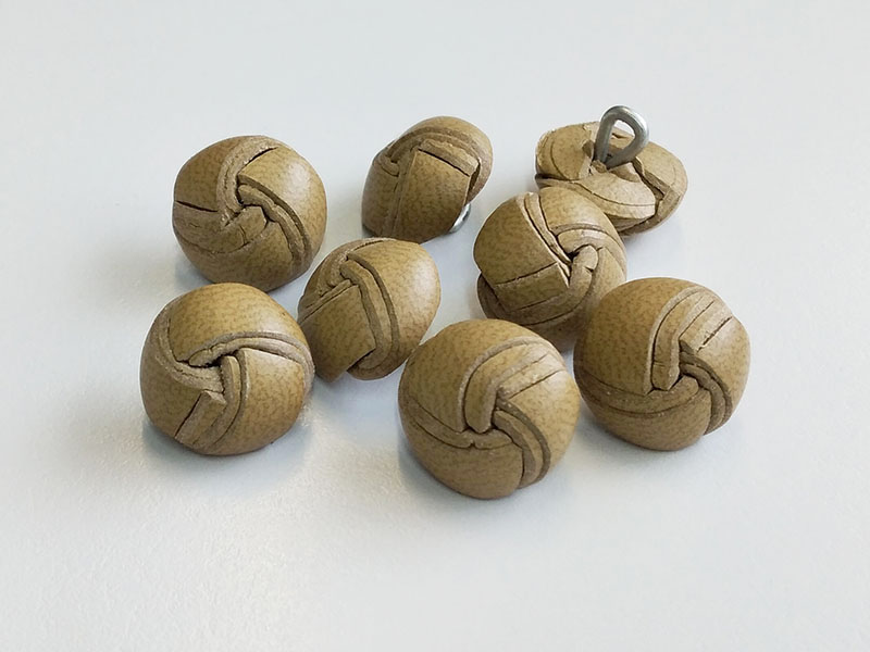 www.knopfparadies.de - 6951bm -  Beige melierte Lederknöpfe in ausgefallenem Design