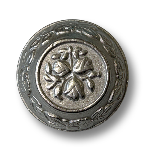 Matt silberfarbene Metallknöpfe mit floralem Muster