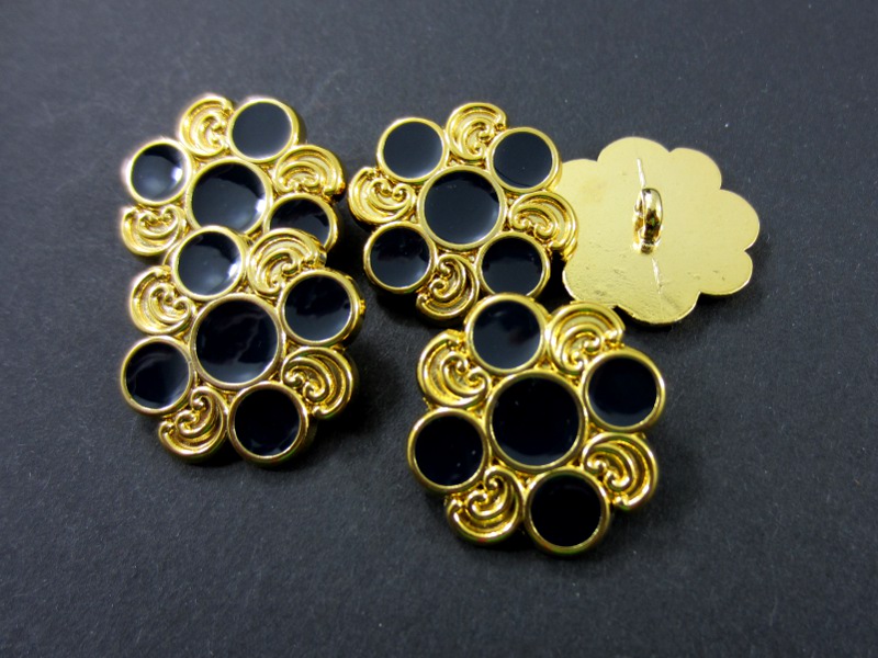 Restposten: 5 Metallknöpfe – Metall – schwarz-gold – unrund – 15mm – Öse