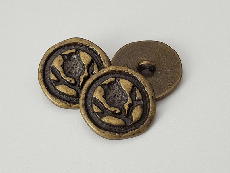 Metallknopf mit Blume in Altmessingfarben