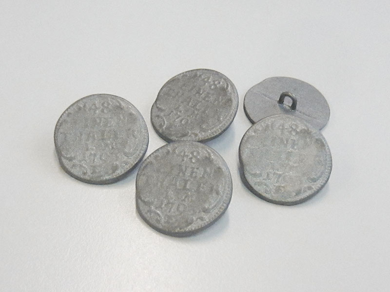 www.Knopfparadies.de - 0671zi - Ausgefallene zinnfarbene Münzknöpfe aus Metall in Vintage