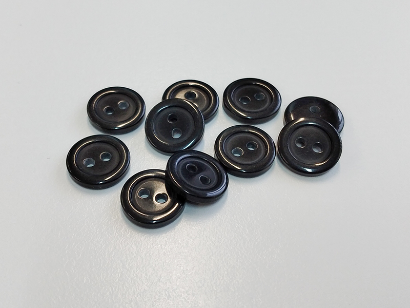 www.knopfparadies.de - 6198sc - Schwarze, kleine Kunststoffknöpfe mit zwei Löchern