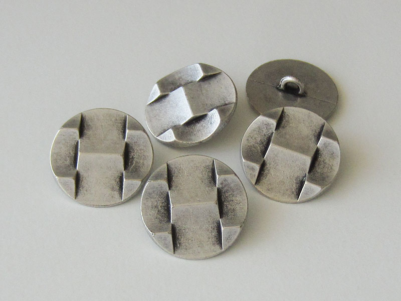 www.Knopfparadies.de - 0434as - Originelle altsilberne Metallknöpfe mit Öse