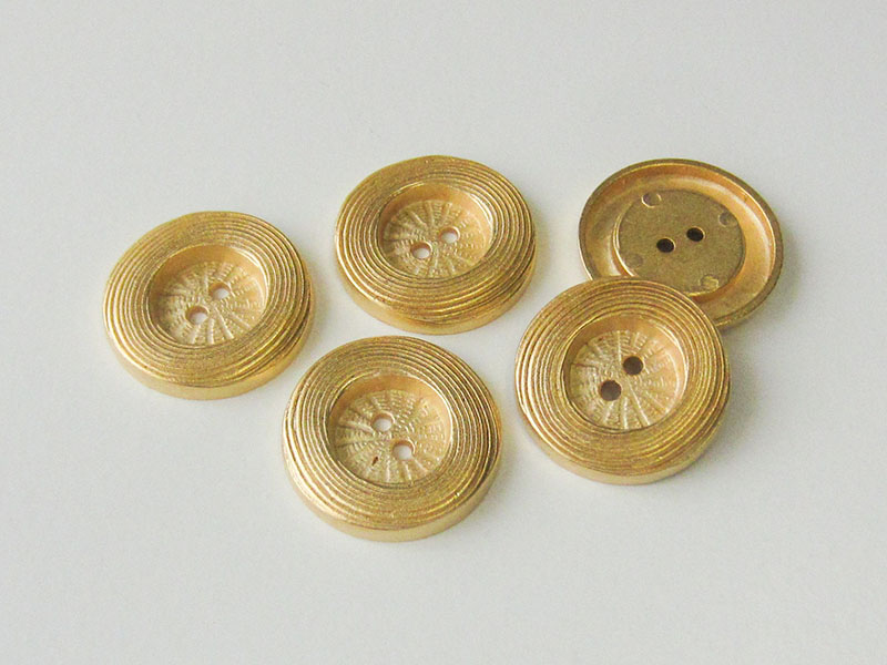 www.Knopfparadies.de - 3117go - Extravagant gemusterte Metallknöpfe in Gold