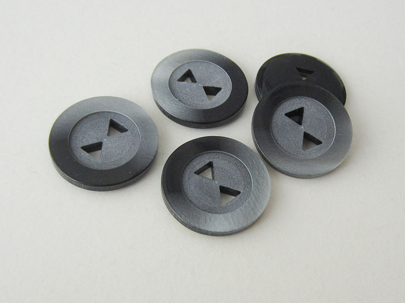 www.Knopfparadies.de - z014gr - Dekorative grau schwarze Knöpfe mit Knopflöchern in Dreiecksform