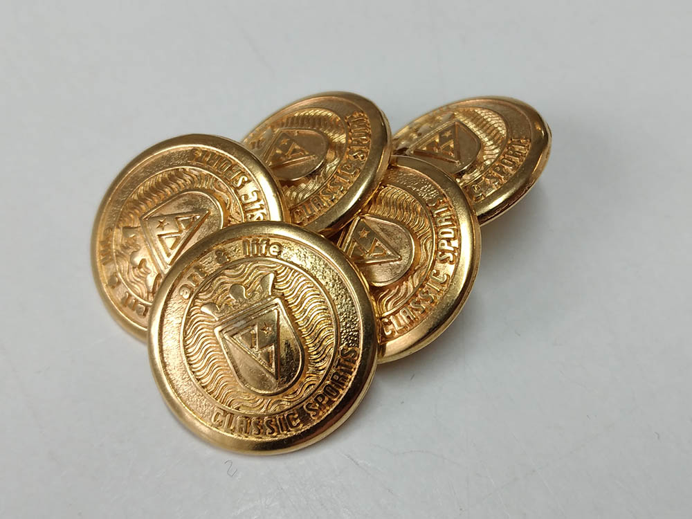 Goldfarbene Ösenknöpfe aus Metall für Blazer und Sakkos