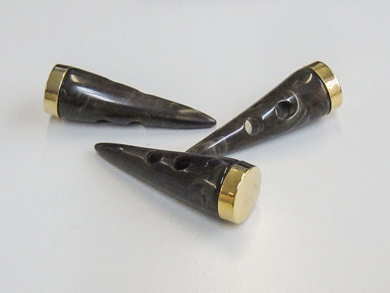 www.knopfparadies.de - 0380br - Spitz zulaufende Knebelknöpfe aus Kunststoff in Braun und Gold