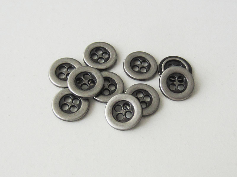 www.Knopfparadies.de - 3149as - Kleine altsilberfarbene Vierloch Metallknöpfe