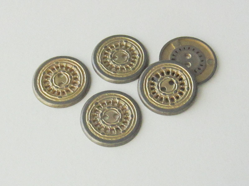 www.Knopfparadies.de - 5959me - Originelle Zweilochknöpfe aus Metall in Messing & Eisen mit Durchbruch