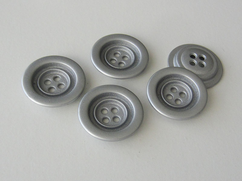 www.Knopfparadies.de - 1544zn - Zinnfarbene Vierlochknöpfe aus Metall
