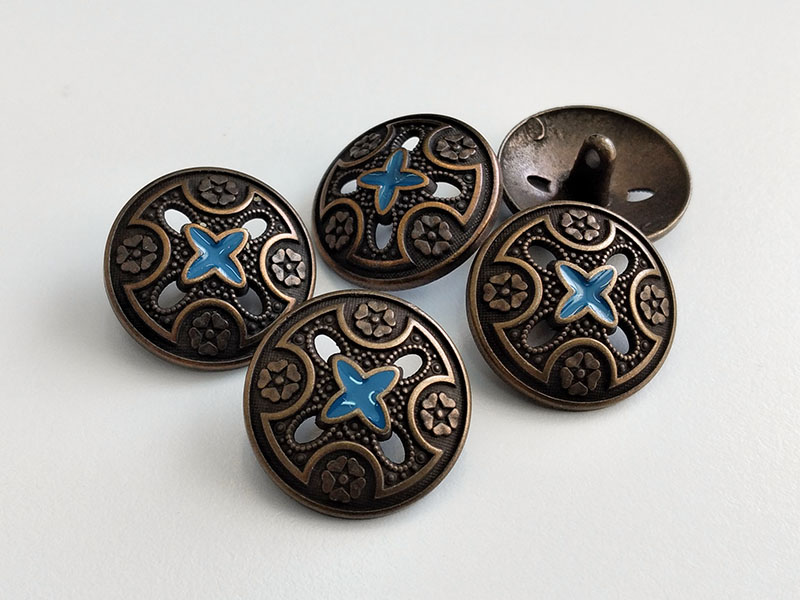 www.knopfparadies.de - 6168bl - Wunderschöne Metallknöpfe mit Durchbruch und blauem X